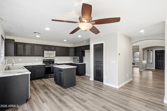 Building Photo - 1537 E Bowman Dr