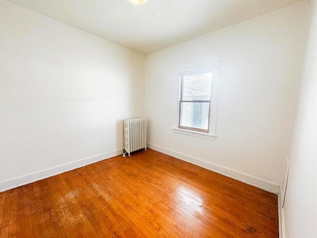 Building Photo - 315 3rd Ave E