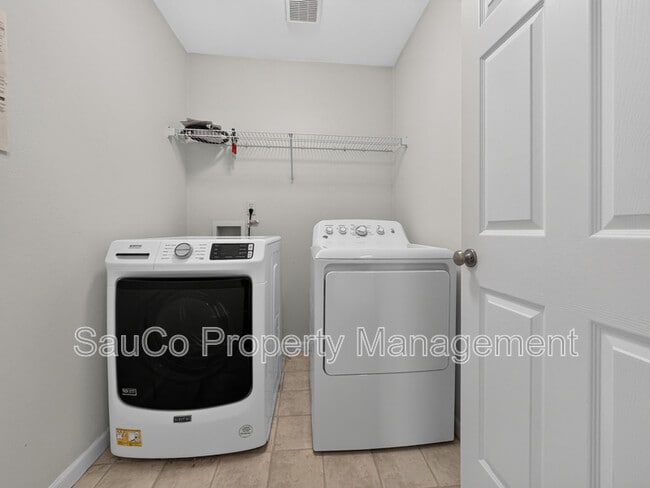 Building Photo - 5605 NE Caddis Dr