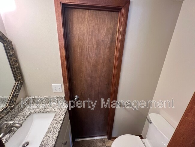 Building Photo - 6650 Holcomb Cir