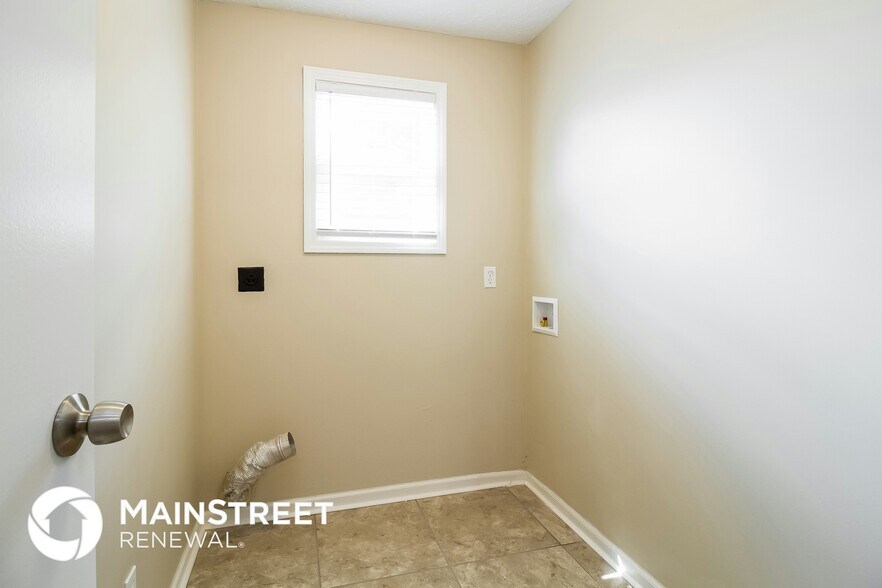 Building Photo - 2495 Willow View Ct