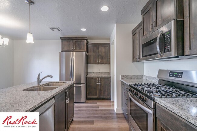 Building Photo - Move In Special - $500 Off First Months Re...