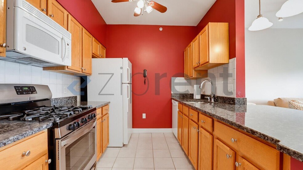 Building Photo - Unit 413