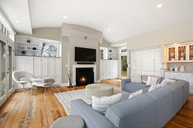 Building Photo - 556 Riversville Rd