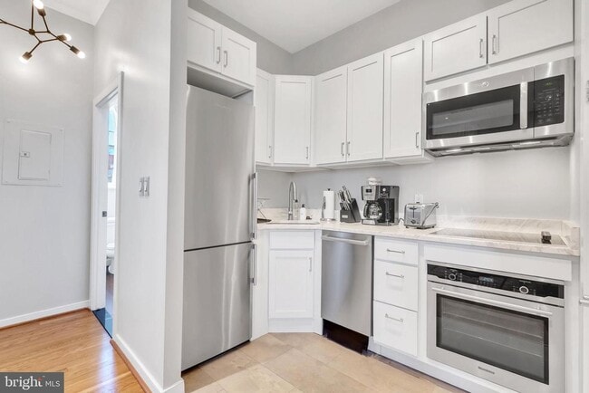 Building Photo - Sunny 1 bedroom/1 bath in Adams Morgan!