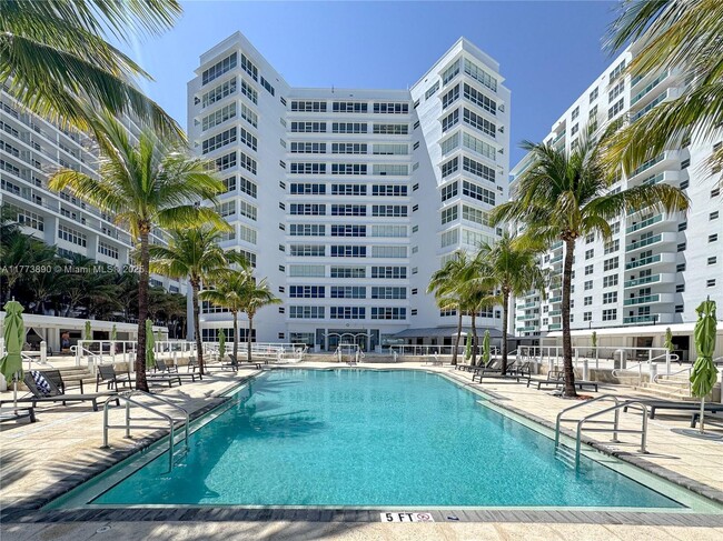 Building Photo - 4925 Collins Ave
