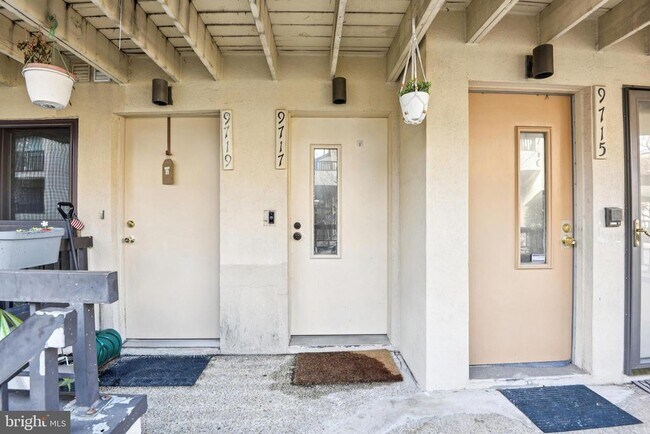 Building Photo - 9717 Hellingly Pl