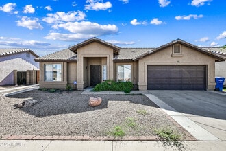 Building Photo - 757 E Wildhorse Dr