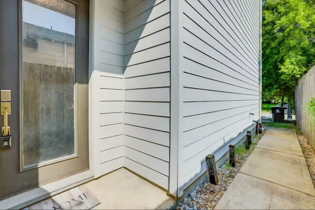 Building Photo - 3108 Baer St