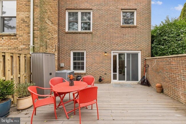 Building Photo - 215 Commons Dr NW