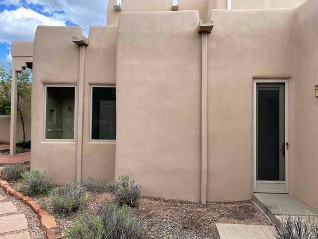 Building Photo - 4 Old Agua Fria Rd E