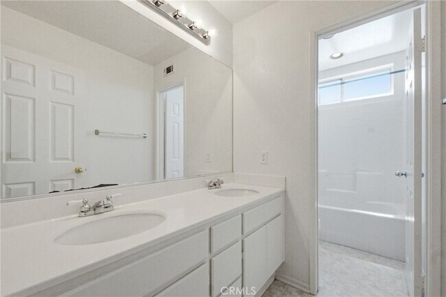 Building Photo - 13333 Golden Horn Dr