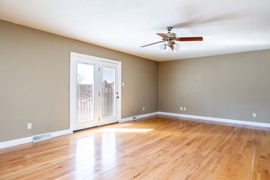 Building Photo - 908 Dartford Rd