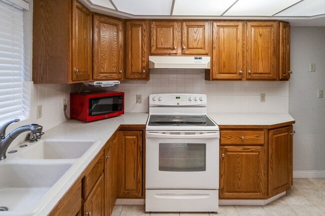 Building Photo - 1214 E 43rd Ave