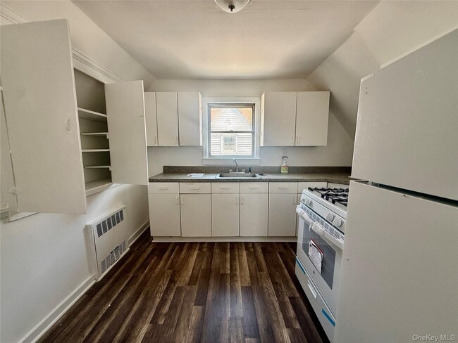 Building Photo - 356 E Broadway