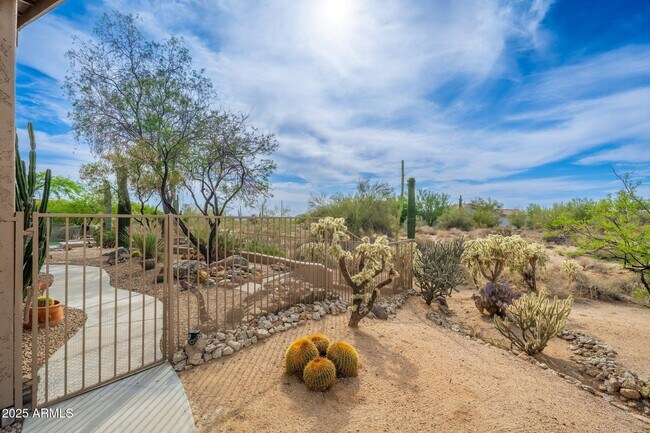 Building Photo - 5712 E Blue Sky Dr