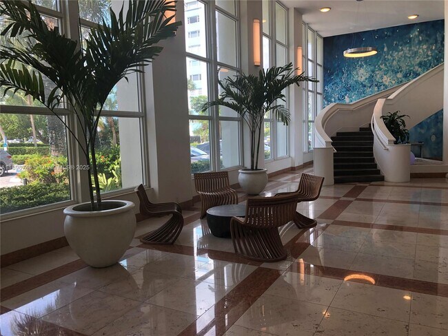 Building Photo - 10350 W Bay Harbor Dr