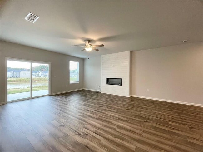 Building Photo - 305 Green Love Ln