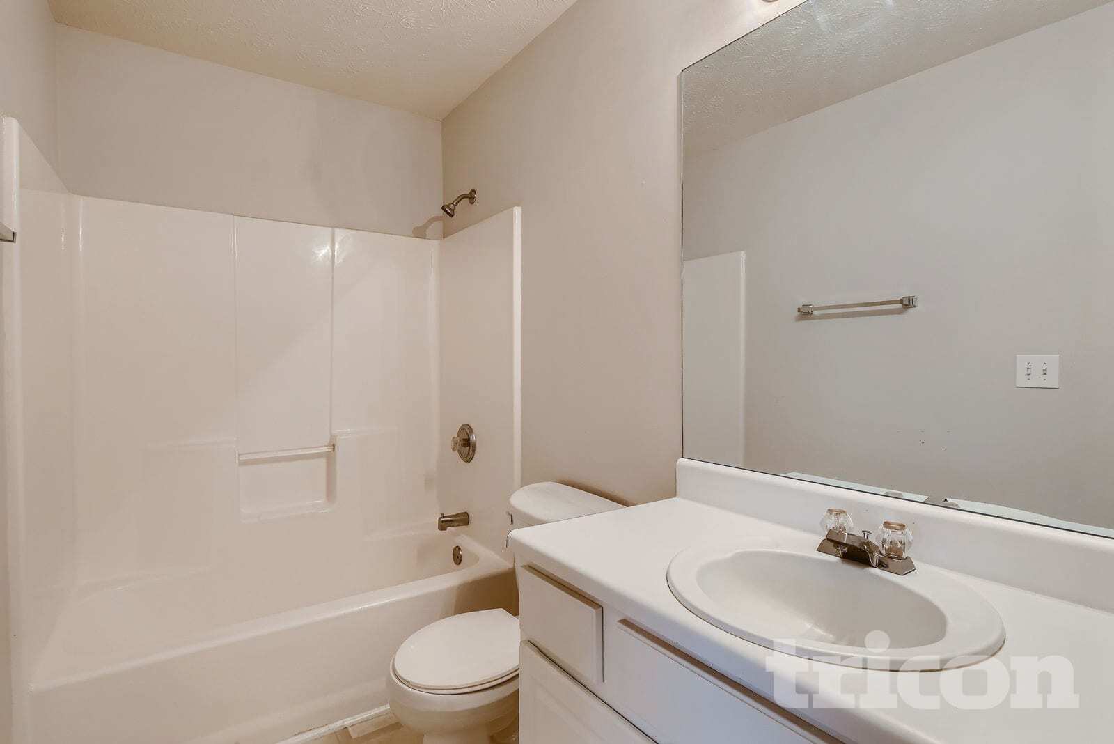 Building Photo - 3020 Lake Park Ct