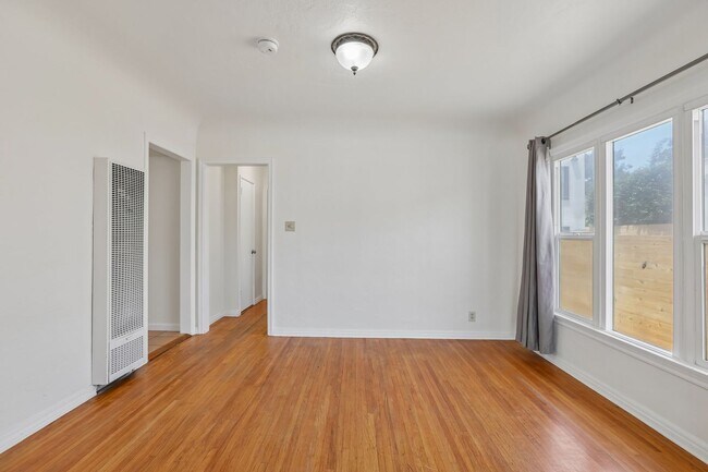 Building Photo - 3Bd/2ba Home w/parking in Santa Monica
