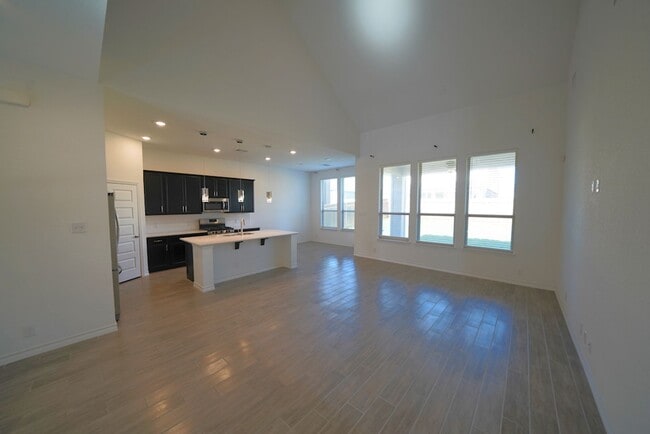 Building Photo - Luxury Living in Davis Ranch