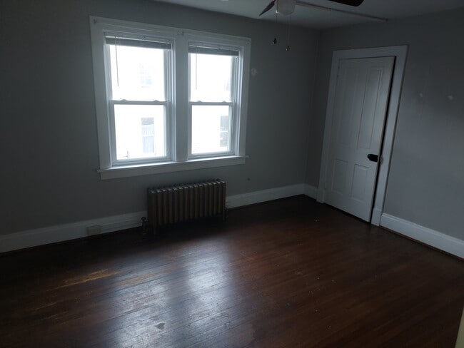 Building Photo - 143 S Spring Ave