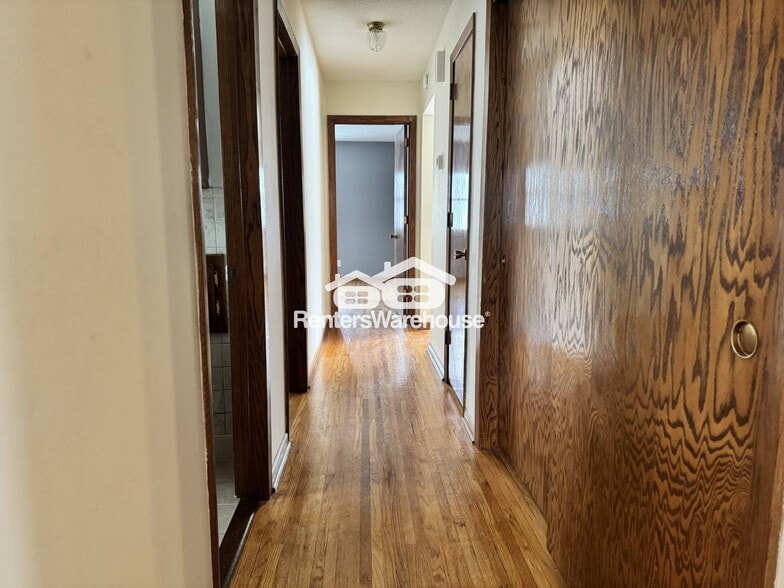 Building Photo - 8225 20th Ave N