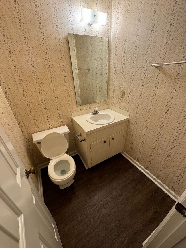 Building Photo - Two-Bedroom, 1.5 Bathroom Corner Condo at ...