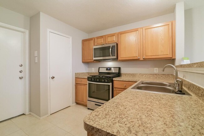 Building Photo - 11811 Sunny Stream Dr