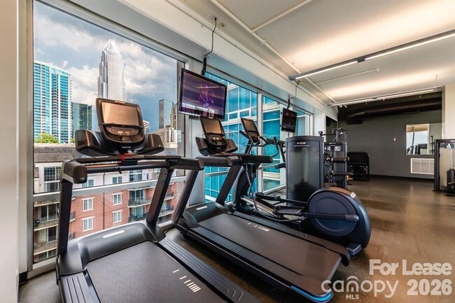 Building Photo - 215 N Pine St