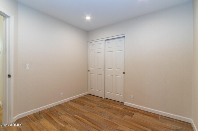 Building Photo - 3226 E Wahalla Ln