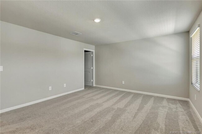 Building Photo - 5767 SE Edgewater Cir