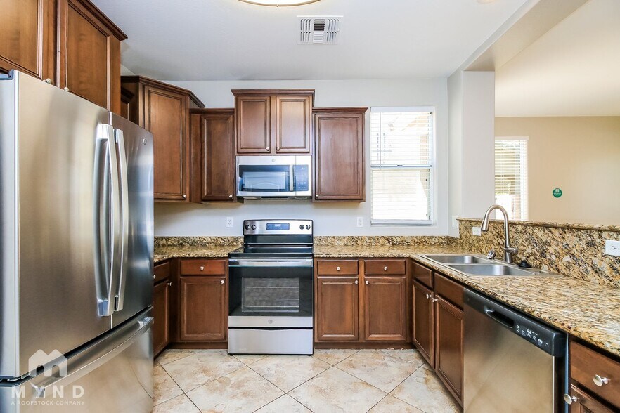 Building Photo - 4253 E Tyson St