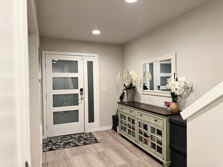 Entryway - 1590 139th Ln NE