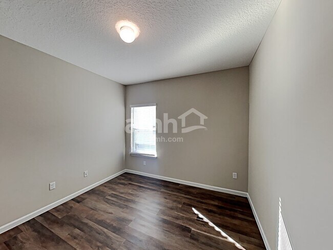 Building Photo - 204 Hemlock Pt