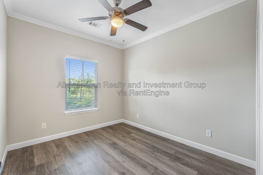 Building Photo - 1817 Stable Ln