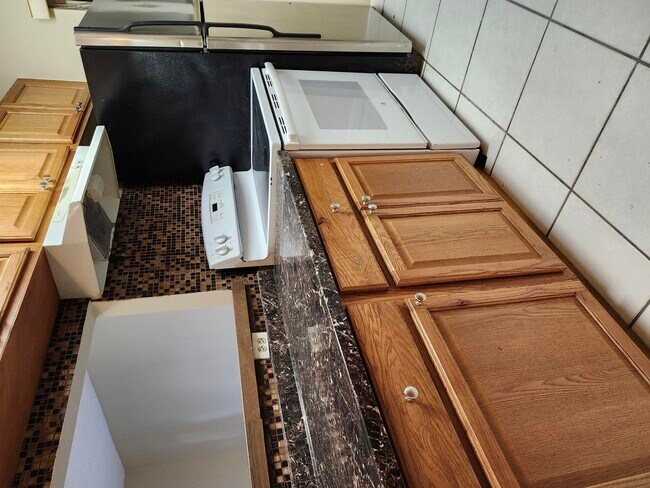 Building Photo - 545 Trace Cir