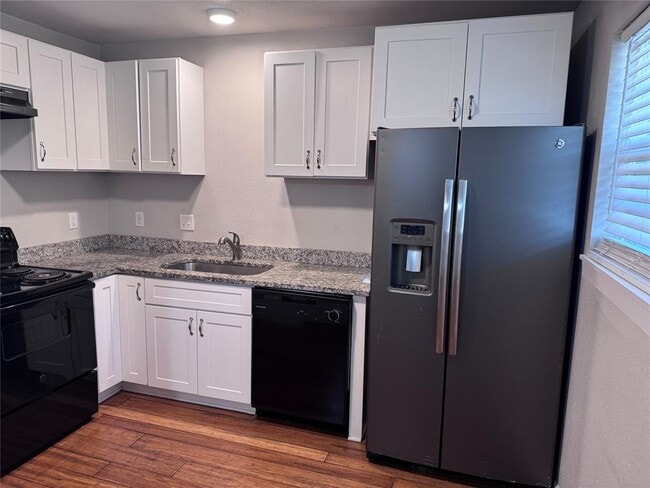 Building Photo - 901 Parmer Ave