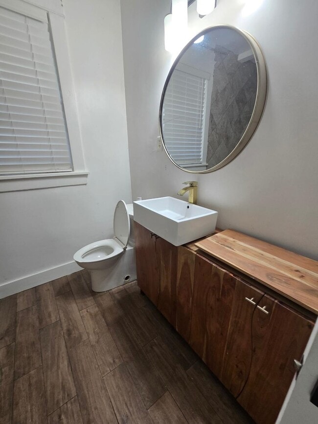 Building Photo - 1621 Kendale Ave