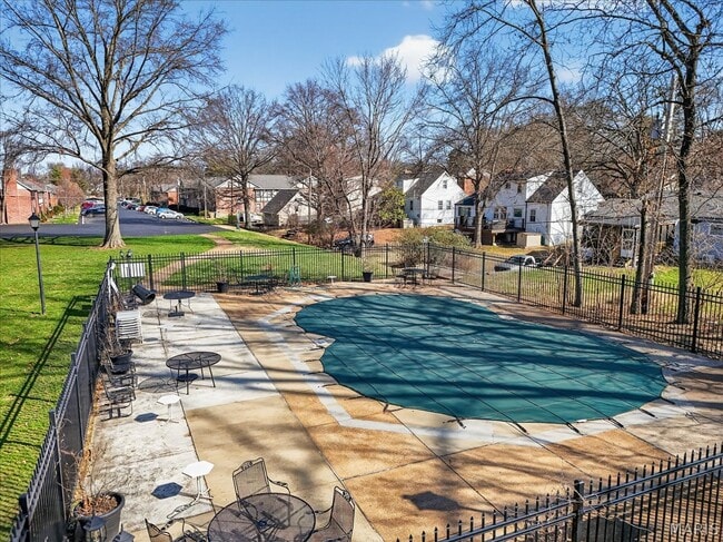 Building Photo - 1040 Pinegate Dr