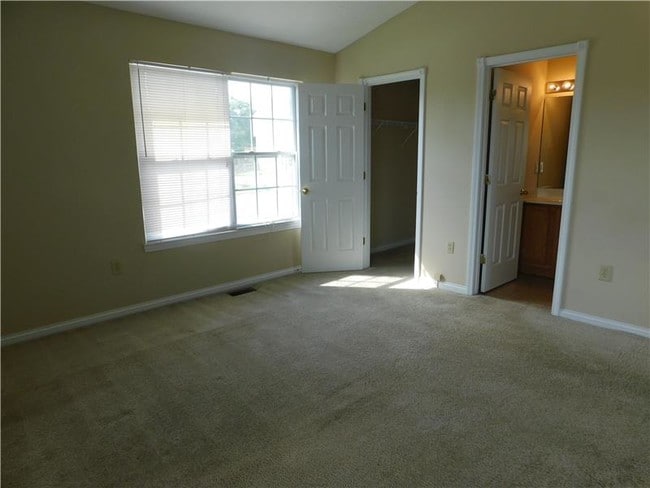 Building Photo - 476 Rosebud Cir