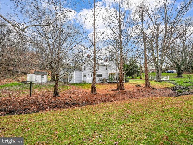 Building Photo - 102 N Rogers St