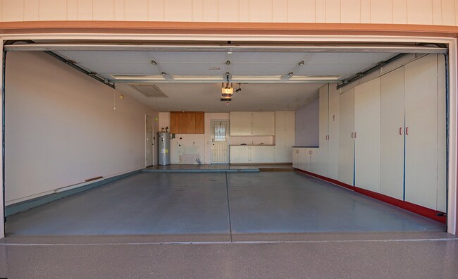 Building Photo - Great home in an active 55+ community!