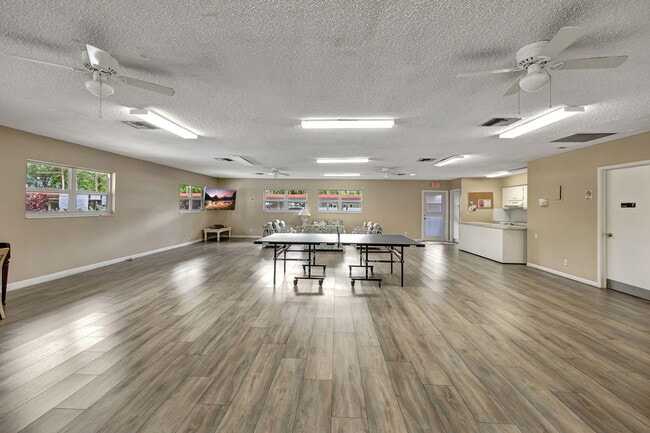 Building Photo - 2350 NE 14th Street Causeway