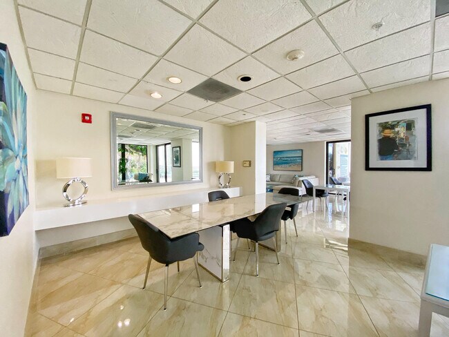 Building Photo - 5420 N Ocean Dr