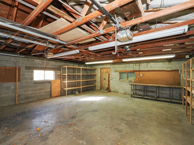 Building Photo - 785 N 500 W