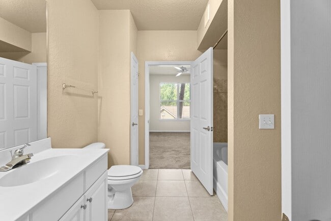 Building Photo - Gated Community!