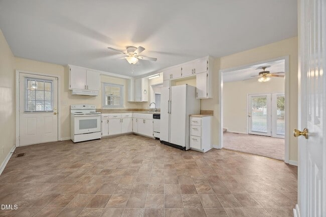 Building Photo - 131 Fairview Village Rd