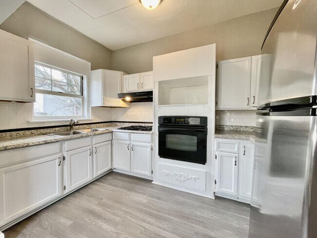 Building Photo - 609 McKinney Ave