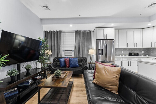 Building Photo - 1011 Bennington St